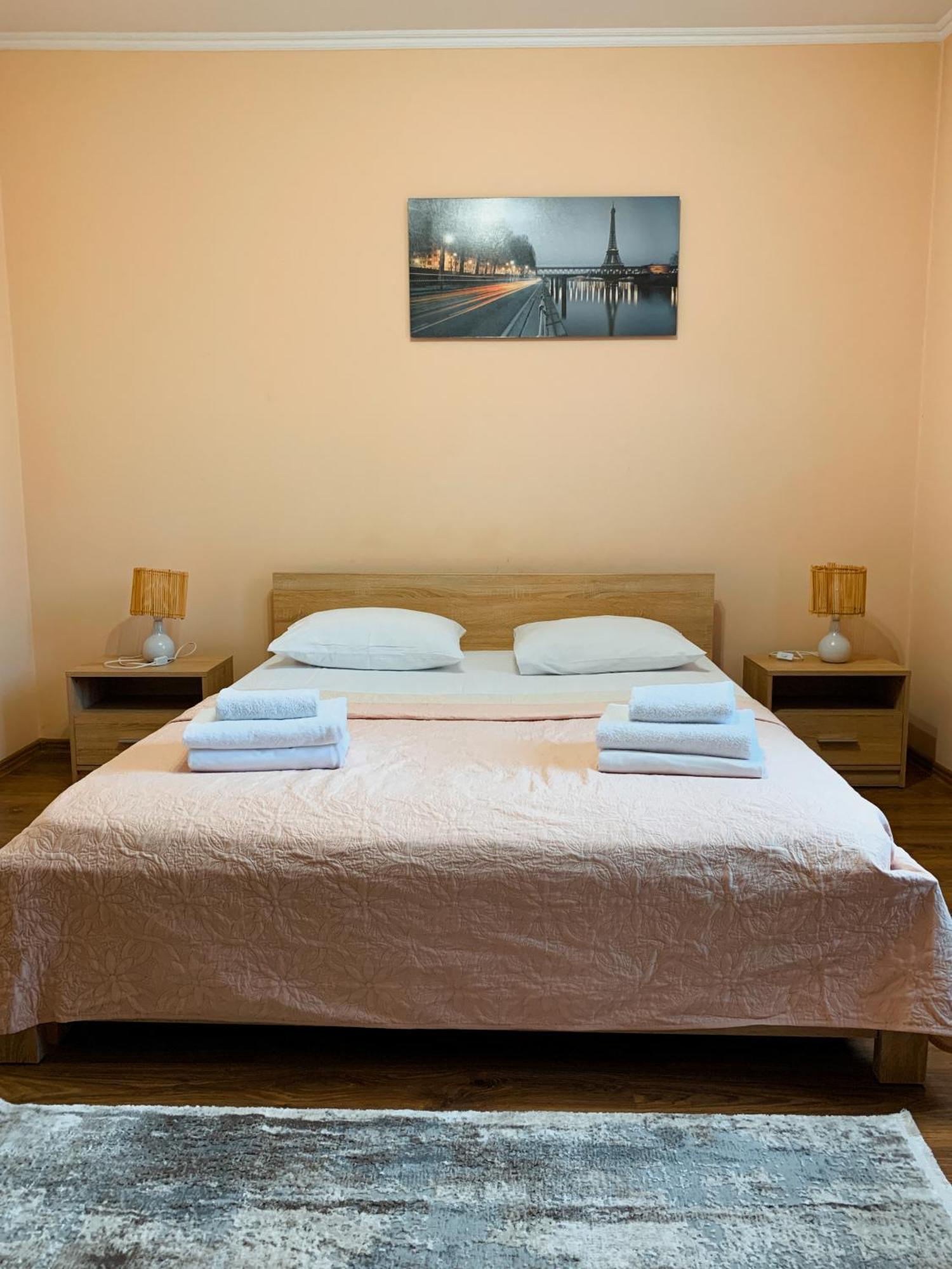 Apartments Domovik Parkaniya, 2A Мукачево Экстерьер фото